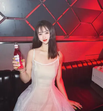世纪公园镜天湖-草坪音乐会：浦东白领深夜慢跑夜跑的新晋打卡圣地 🌙