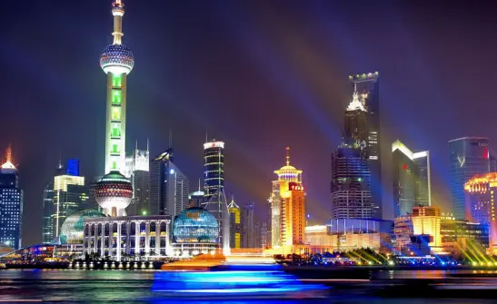 金桥啦啦宝都巨型高达霓虹灯光秀，自由高达夜间街拍机位全教学